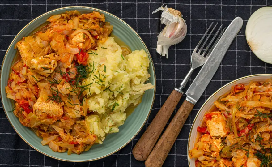 Ile kalorii ma bigos? Sprawdź kaloryczność i zrób wersję fit