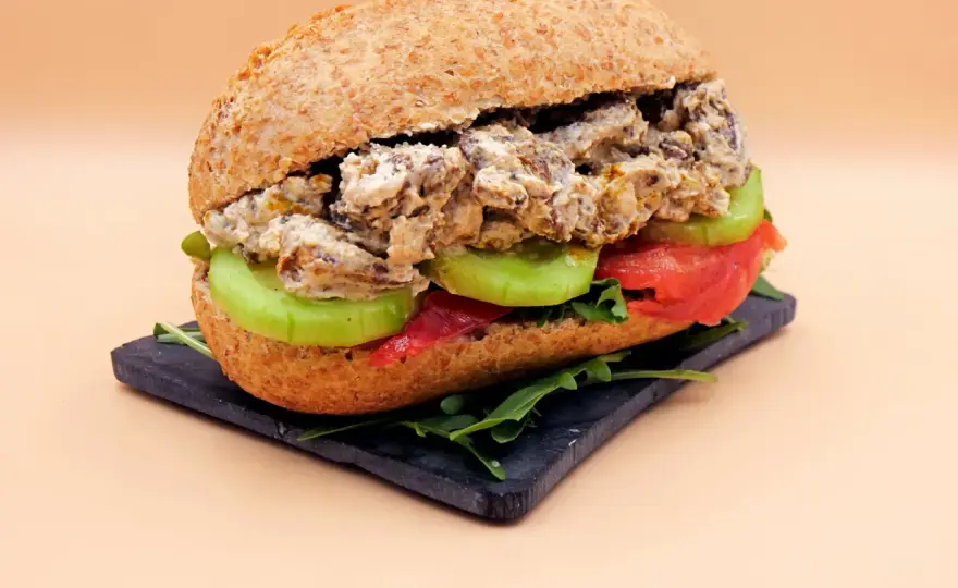 Ile kcal ma kebab w bułce? Sprawdź, co wpływa na kaloryczność