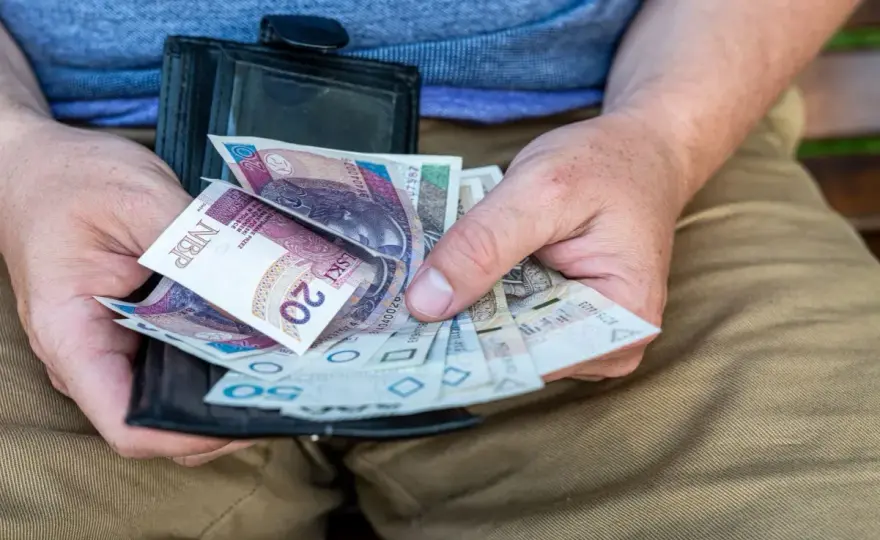 ZUS czy Gmina? Dodatek a zasiłek pielęgnacyjny - Kluczowe różnice