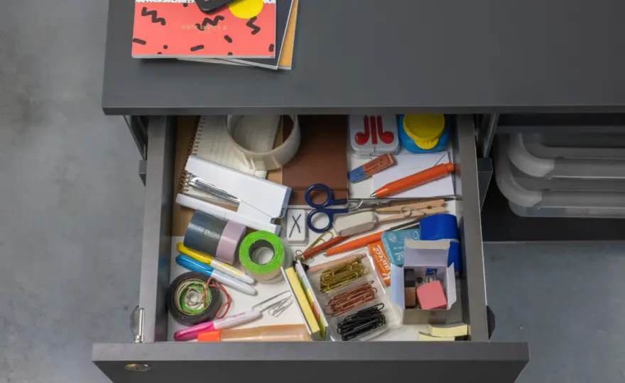 Decluttering - Co to jest i jak odgracić dom? Poradnik