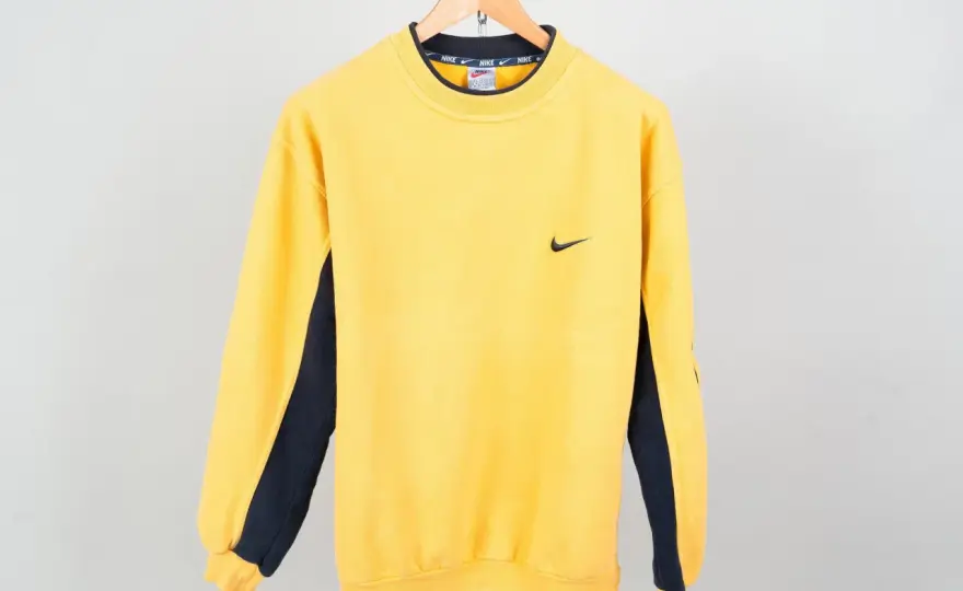 Gdzie kupić bluzy Nike vintage? Najlepsze miejsca i porady zakupowe