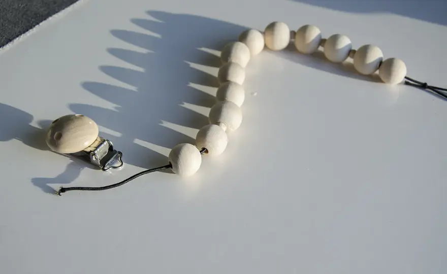 Zawieszka do smoczka DIY - zrób to bezpiecznie i dobrze!
