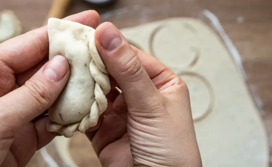 Jak lepić pierogi? Prosty przepis i triki, które musisz znać!