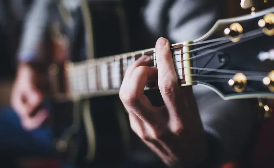 Instrumenty melodyczne: poznaj dźwięki, które tworzą muzykę