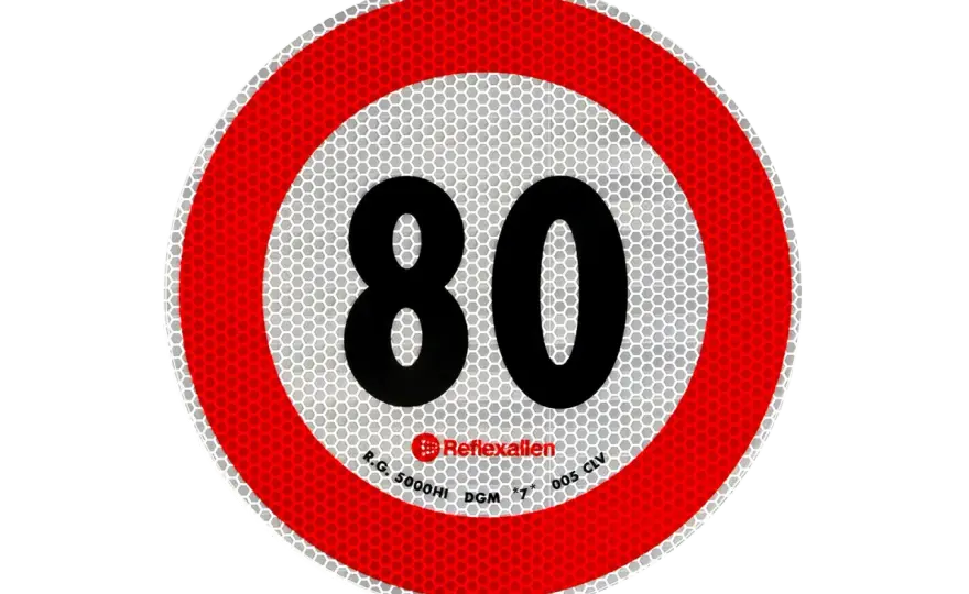 Autokary: 80 czy 100 km/h? Poznaj limity i uniknij kar!