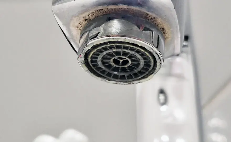 Jak odkręcić zakamieniony perlator? Proste i skuteczne metody