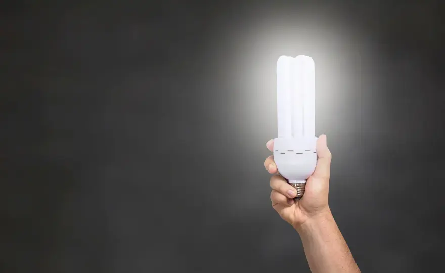 Ile lumenów na m2 w ogrodzie? Oblicz i uniknij błędów!
