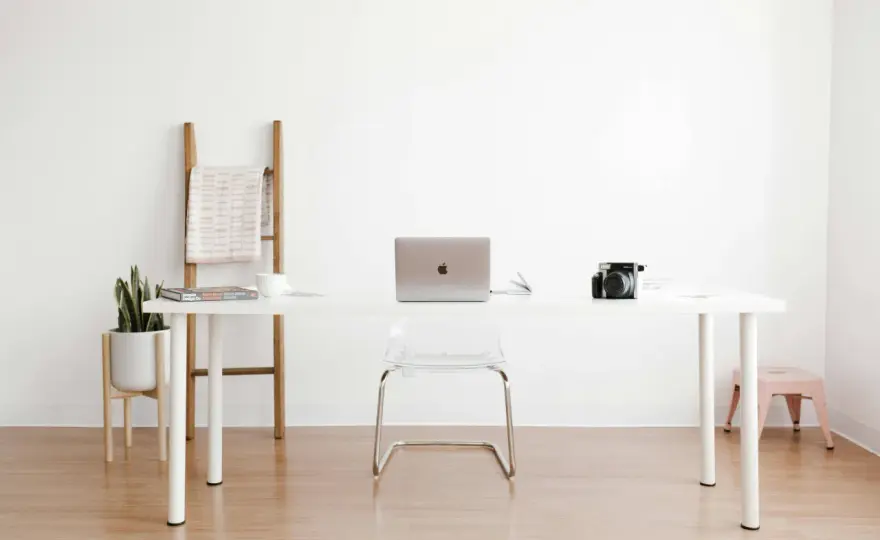 Tisch selber bauen: So gelingt dein DIY-Projekt stabil & schön