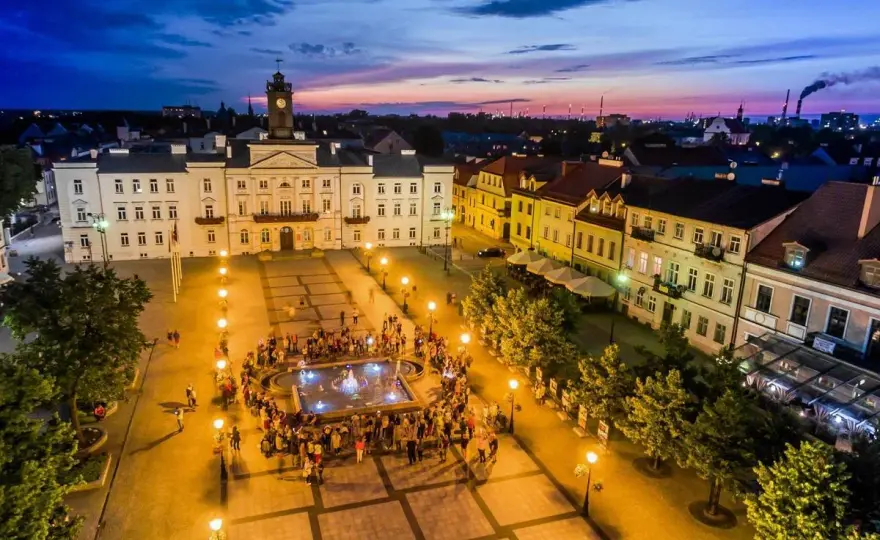 Stary Rynek w Płocku - Co warto zobaczyć i jak zaplanować spacer?