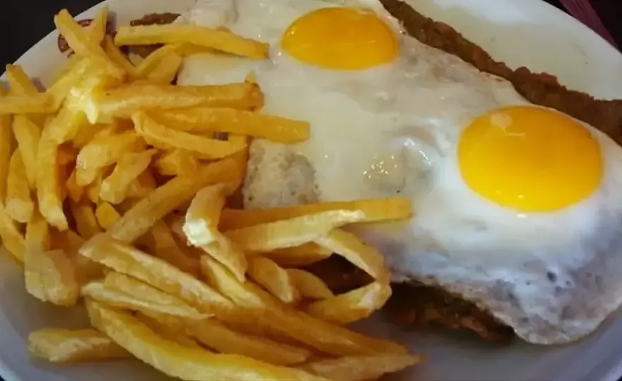 Milanesa a caballo perfecta - carne tierna y huevo cremoso