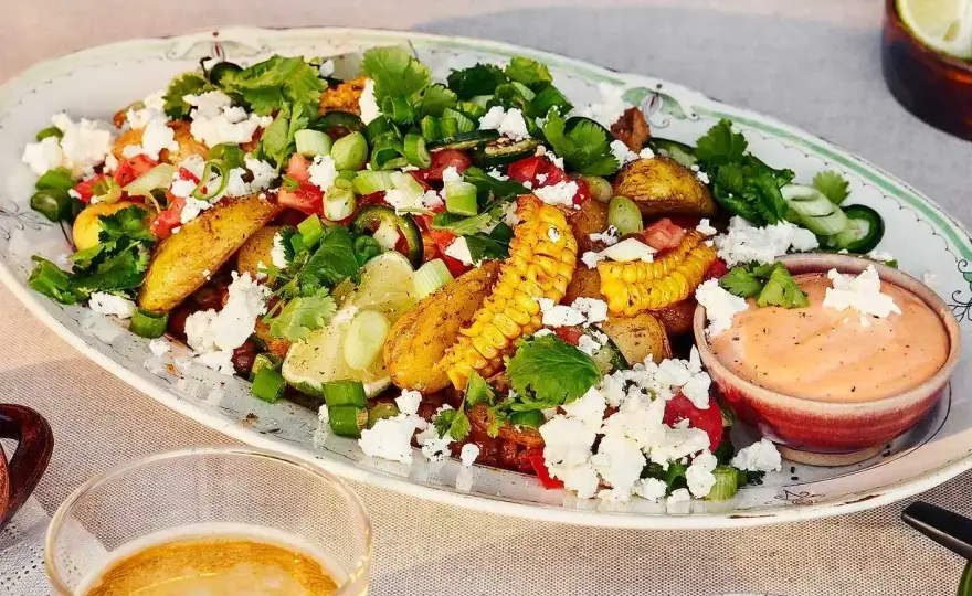 Rostad majs i sallad - metoder, smaker och bästa kombinationerna