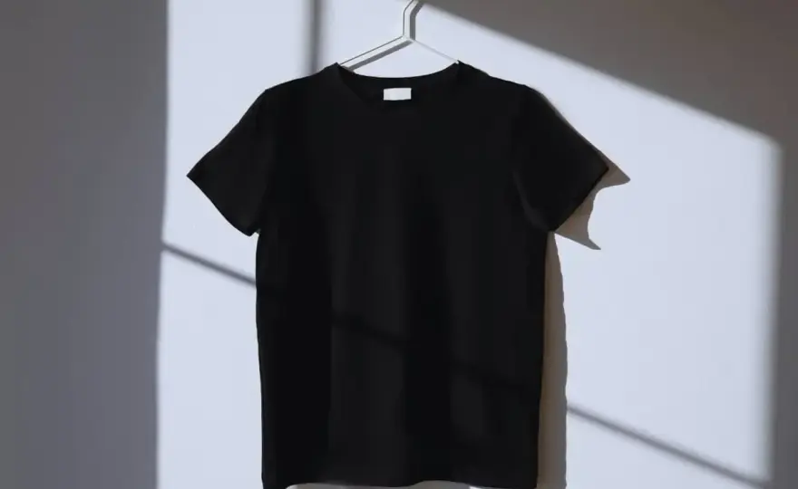 Jak uszyć T-shirt damski? Kompletny poradnik DIY od A do Z