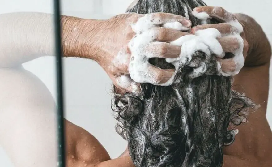 Lavado de cabeza sin errores para un pelo limpio y suave
