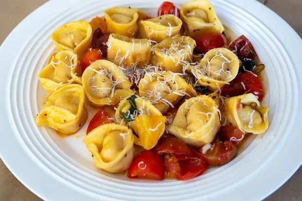 Domowe tortellini z serem: przepis krok po kroku na idealne pierożki