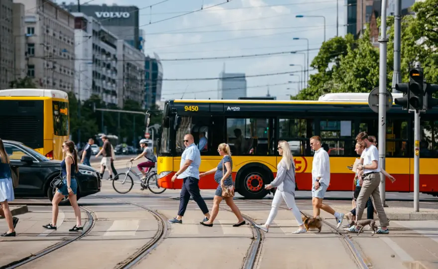 Jak dojechać do sejmu? Sprawdź najlepsze opcje transportu w Warszawie