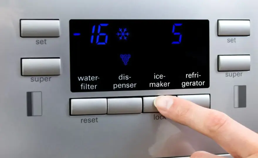 Kontrolki Whirlpool: Co sygnalizuje Twoja lodówka? Poradnik.