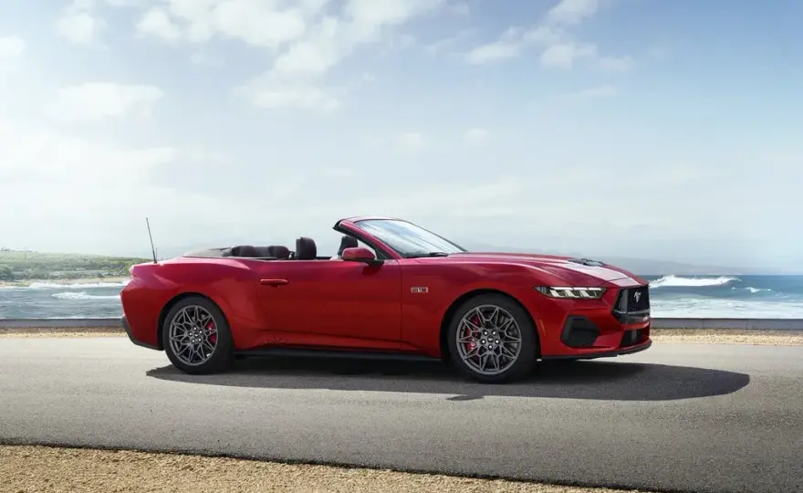 Mustang z automatem czy manualem - co wybrać i na co uważać w 2025?