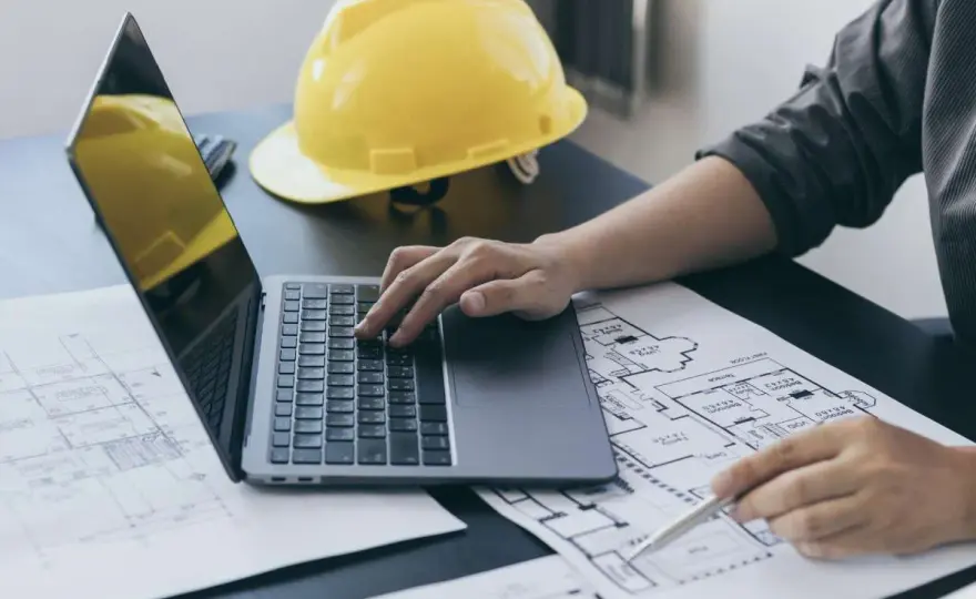Kto może wykonać ekspertyzę techniczną budynku? Uniknij błędów!