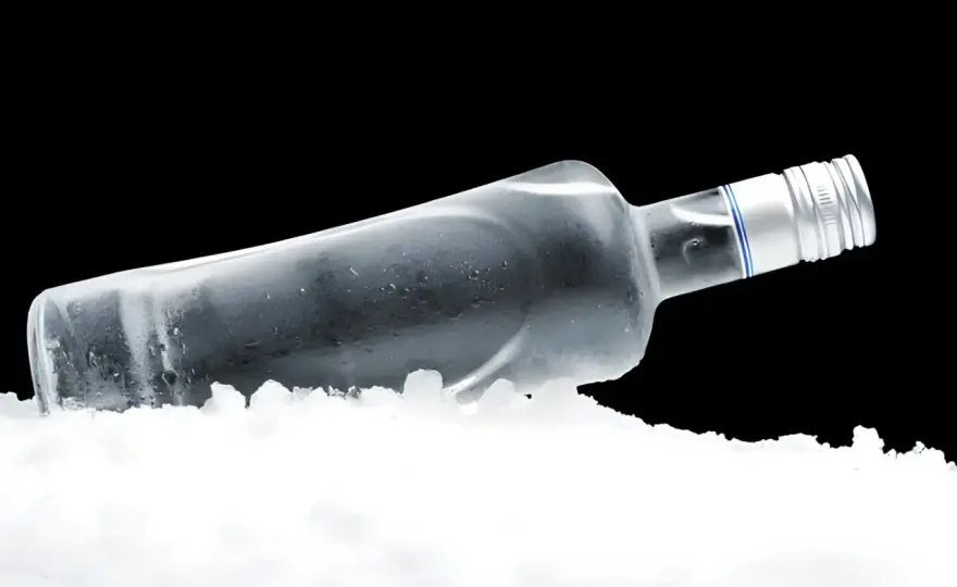 Czy wódka zamarza w zamrażarce - Dlaczego trunek gęstnieje?