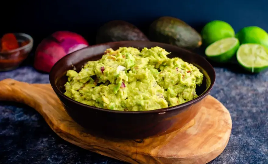 Guacamole do czego – odkryj najlepsze sposoby na podanie tego przysmaku
