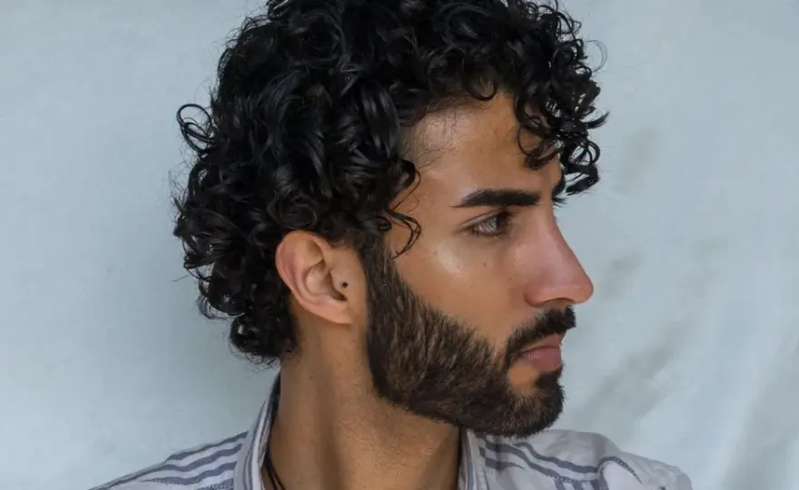 Cabello ondulado hombre - Guía definitiva para un look perfecto