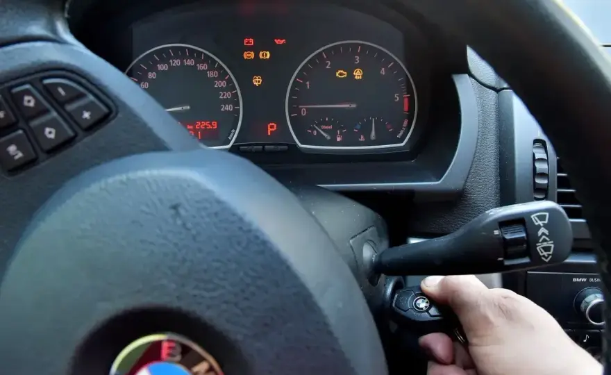 Auto nie odpala? Diagnoza krok po kroku - Oszczędź na naprawach!