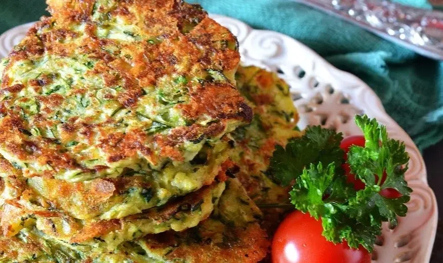 Placki z cukinii ile kalorii? Sprawdź, czy są dietetyczne i jak je przygotować