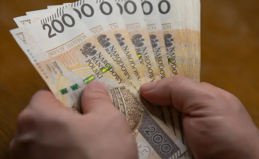 Darowizna w rodzinie bez podatku - Jak to zrobić?