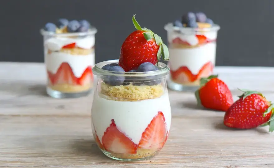 Low Carb Erdbeer-Desserts - Schnelle Rezepte ohne Zuckerfalle