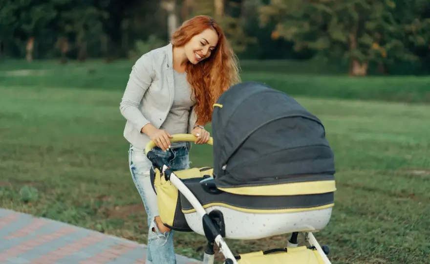 Jak ubrać dziecko przy 21 stopniach? Uniknij przegrzania!