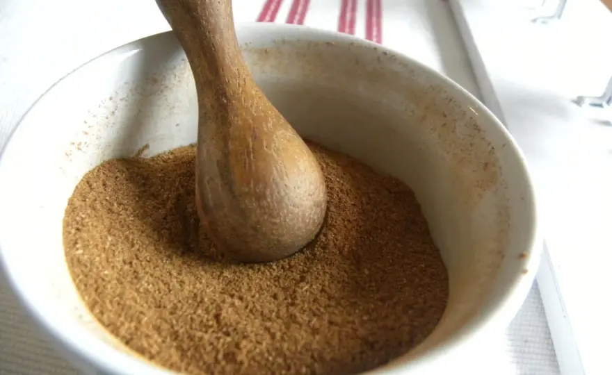 Blanda egen pepparkakskrydda för bak, gröt och vardag