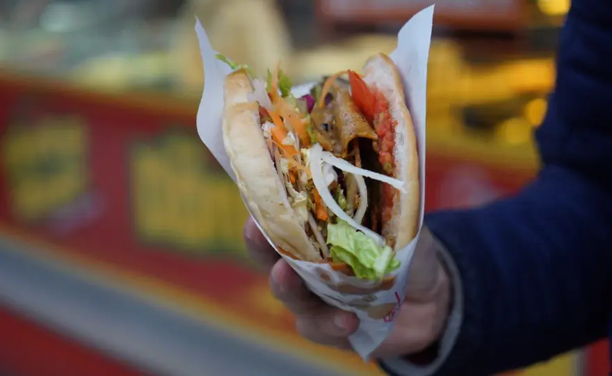 Ile kosztuje kebab w Berlinie? Ceny, które cię zaskoczą