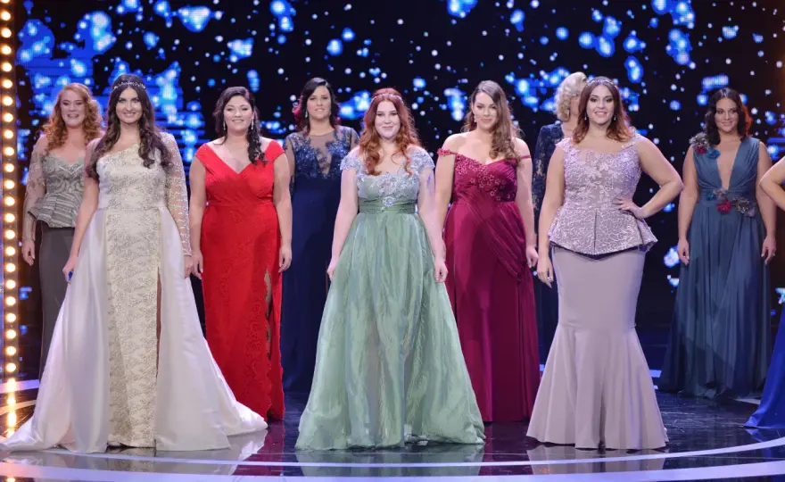 Modelka plus size: Jak zacząć w Polsce? Wymagania, agencje, zarobki.