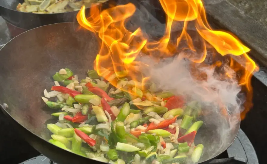 Stir fry - Jak smażyć, by warzywa były chrupiące a mięso soczyste?