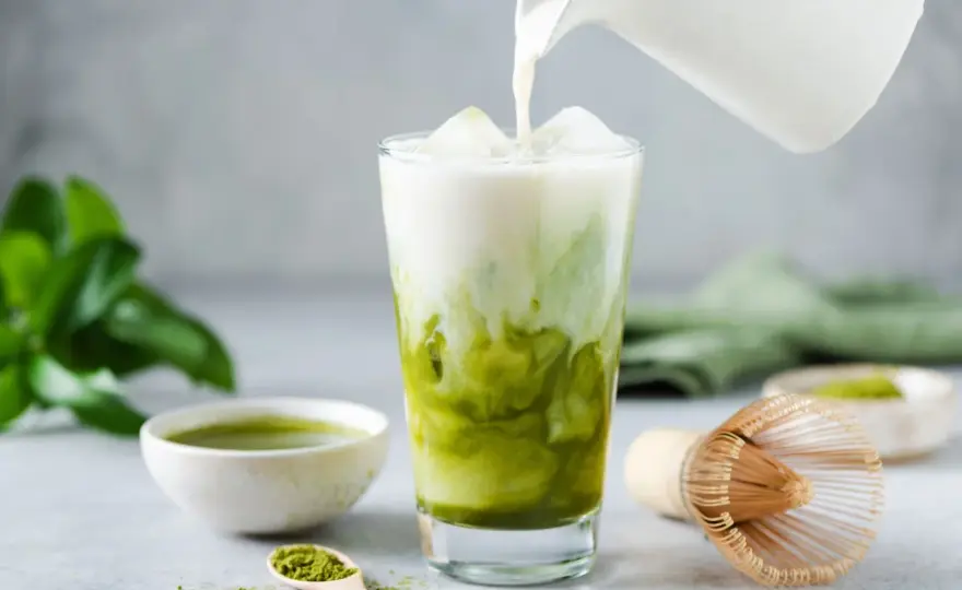 Matcha Latte Kalorien - So bleibt dein Drink leicht & lecker