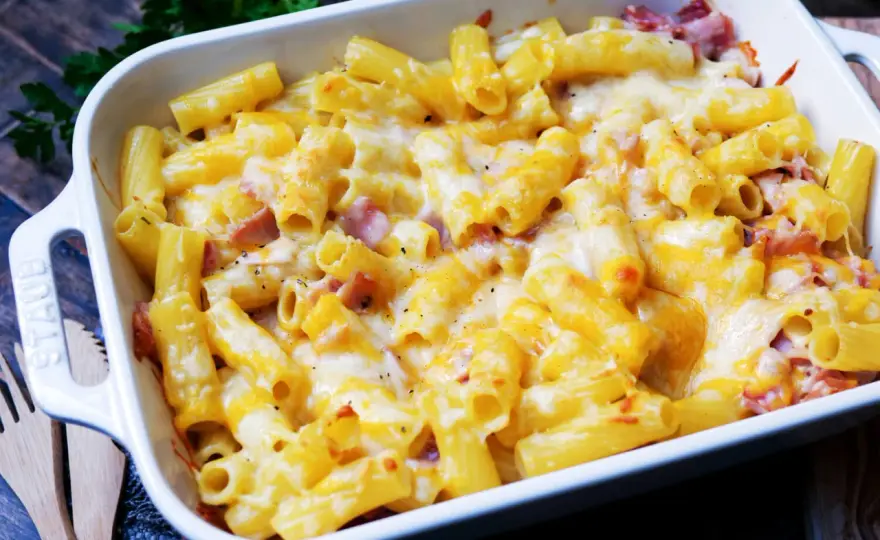 Nudel-Schinken-Gratin - So gelingt es perfekt cremig und knusprig