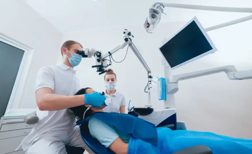 Dentysta NFZ jakie usługi? Sprawdź, co możesz zyskać bezpłatnie