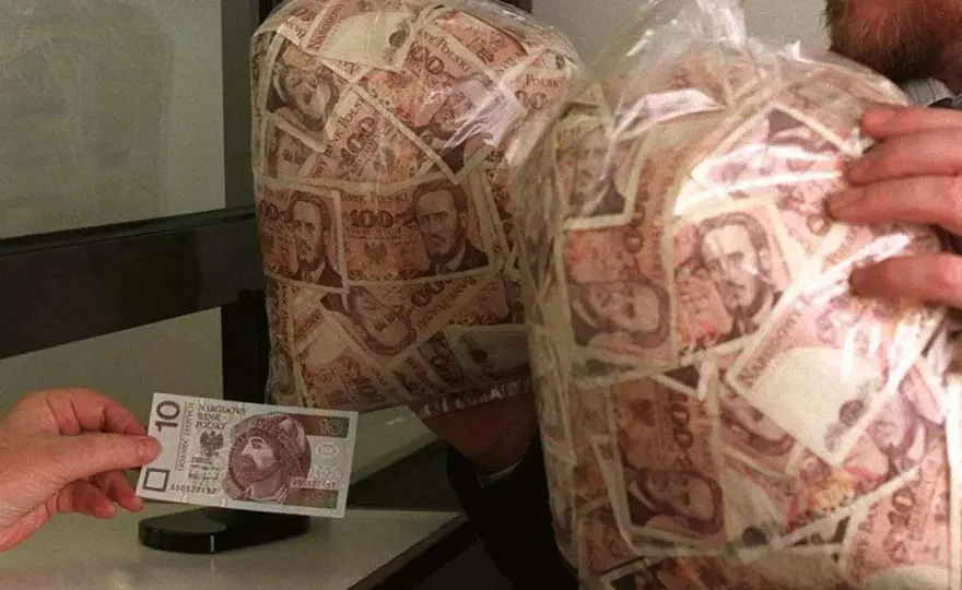 138 funtów w złotówkach - aktualna wartość po przeliczeniu