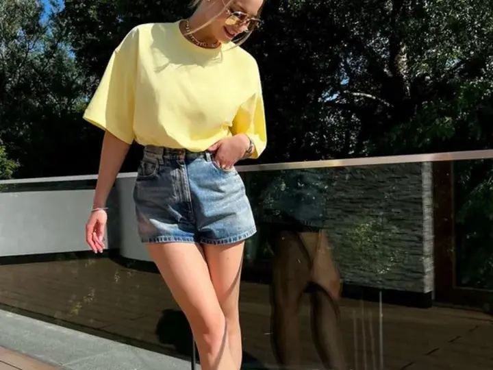 Modne i wygodne outfity na wakacje: 10 stylizacji na lato