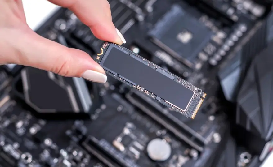 SSD-Steckplatz finden - M.2, SATA, NVMe verstehen & richtig einbauen
