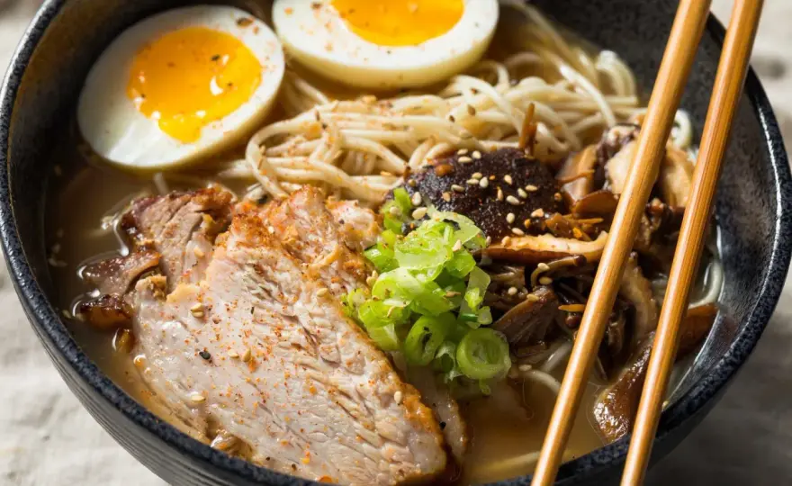 Jak zrobić ramen z zupki chińskiej? Ulepsz smak w 15 min!