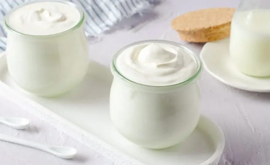 Cómo hacer yogur casero cremoso con o sin yogurtera