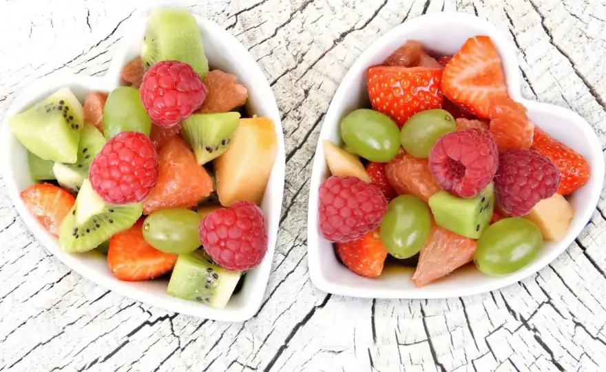 Nietuczące przekąski: 150 kcal, które pokochasz (gotowe i domowe)