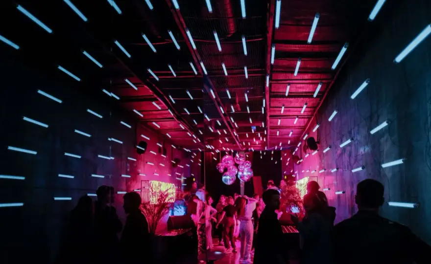 Partyraum gestalten - Licht, Zonen und Technik für stimmige Räume