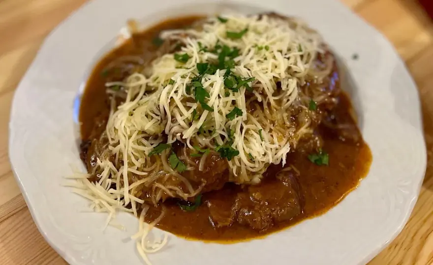 Gdzie zjeść w Nowym Targu? Odkryj najlepsze restauracje i smaki