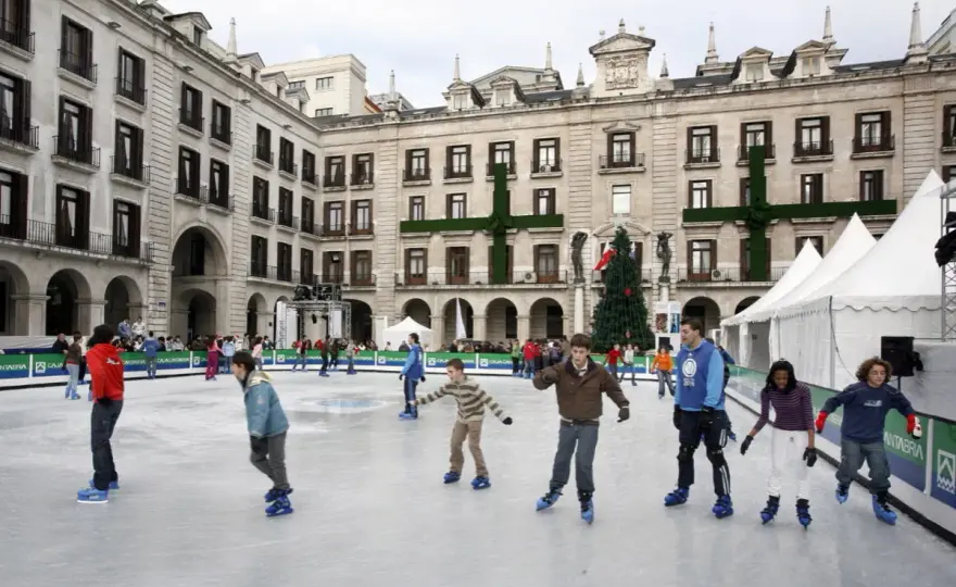 Pista de hielo Santander - Horarios, precios y planes navideños