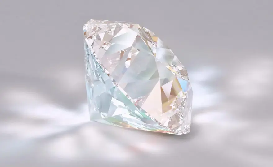 Wie sieht ein Diamant aus? - Merkmale von Rohstein bis Brillanz