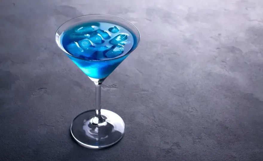Jak przygotować drink blue lagoon - przepis i ciekawe warianty