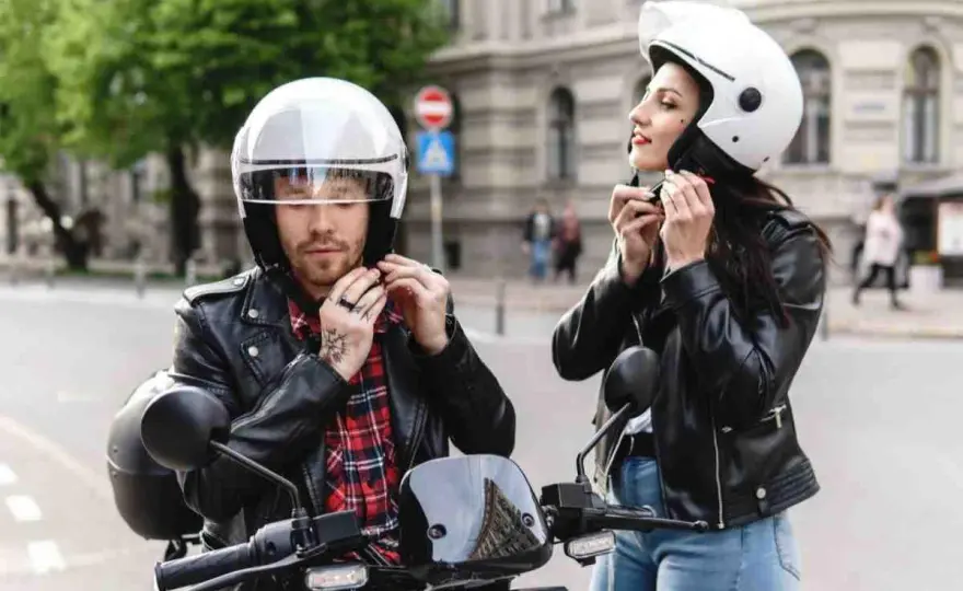 Casco nuovo fa male? Scopri se è normale o sbagliato!