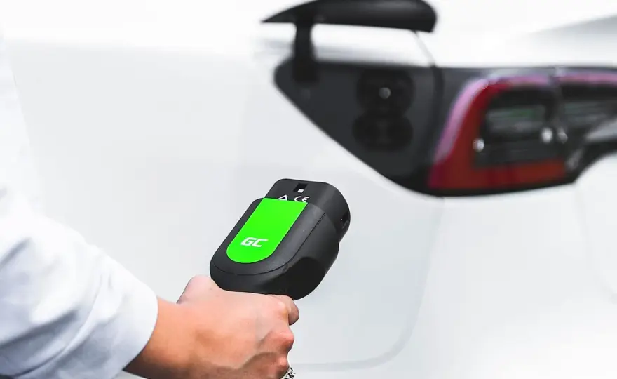 Cargar coche eléctrico en Carrefour - ¿Cuánto cuesta y compensa?